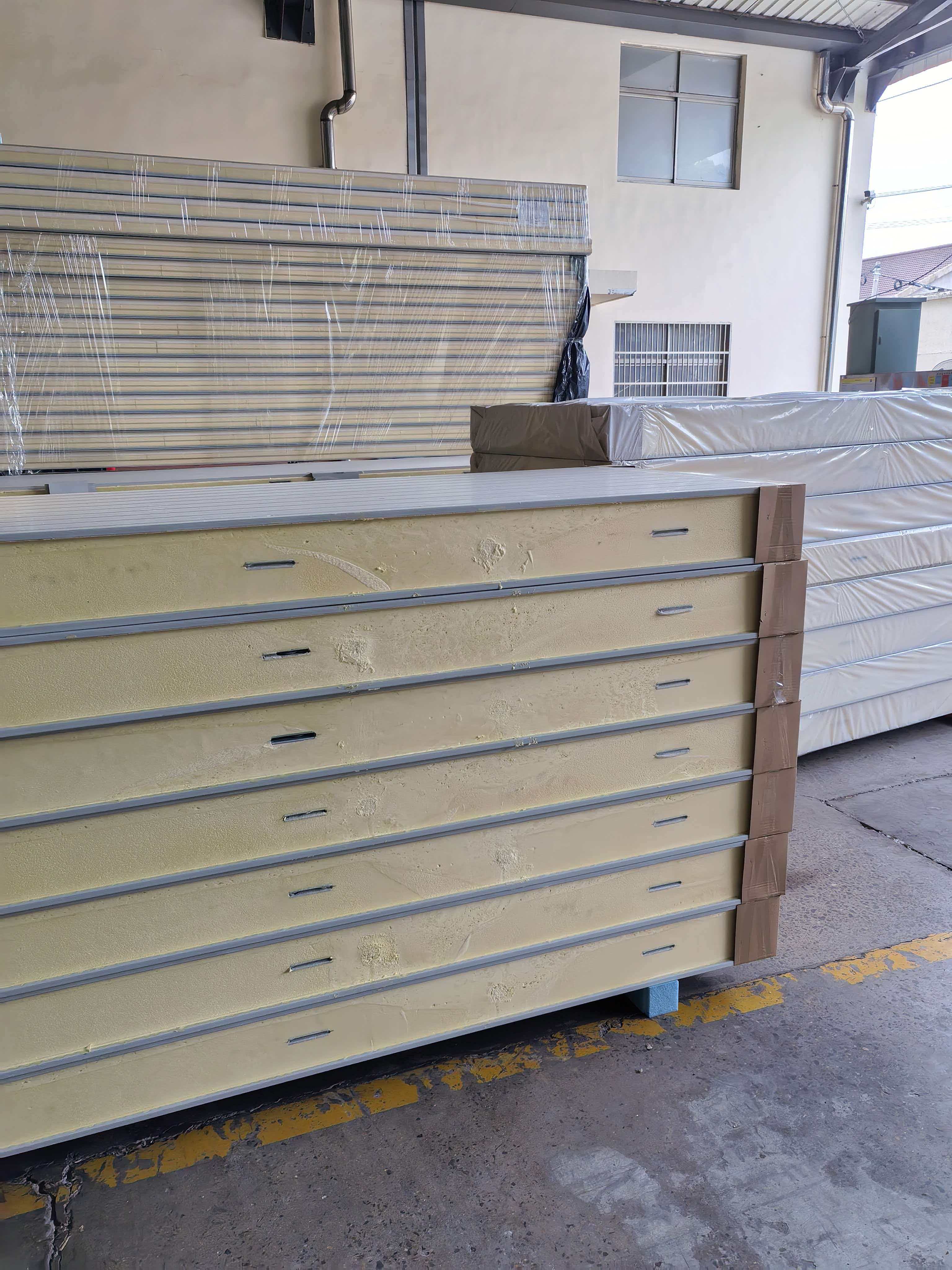 Cam lock type panel