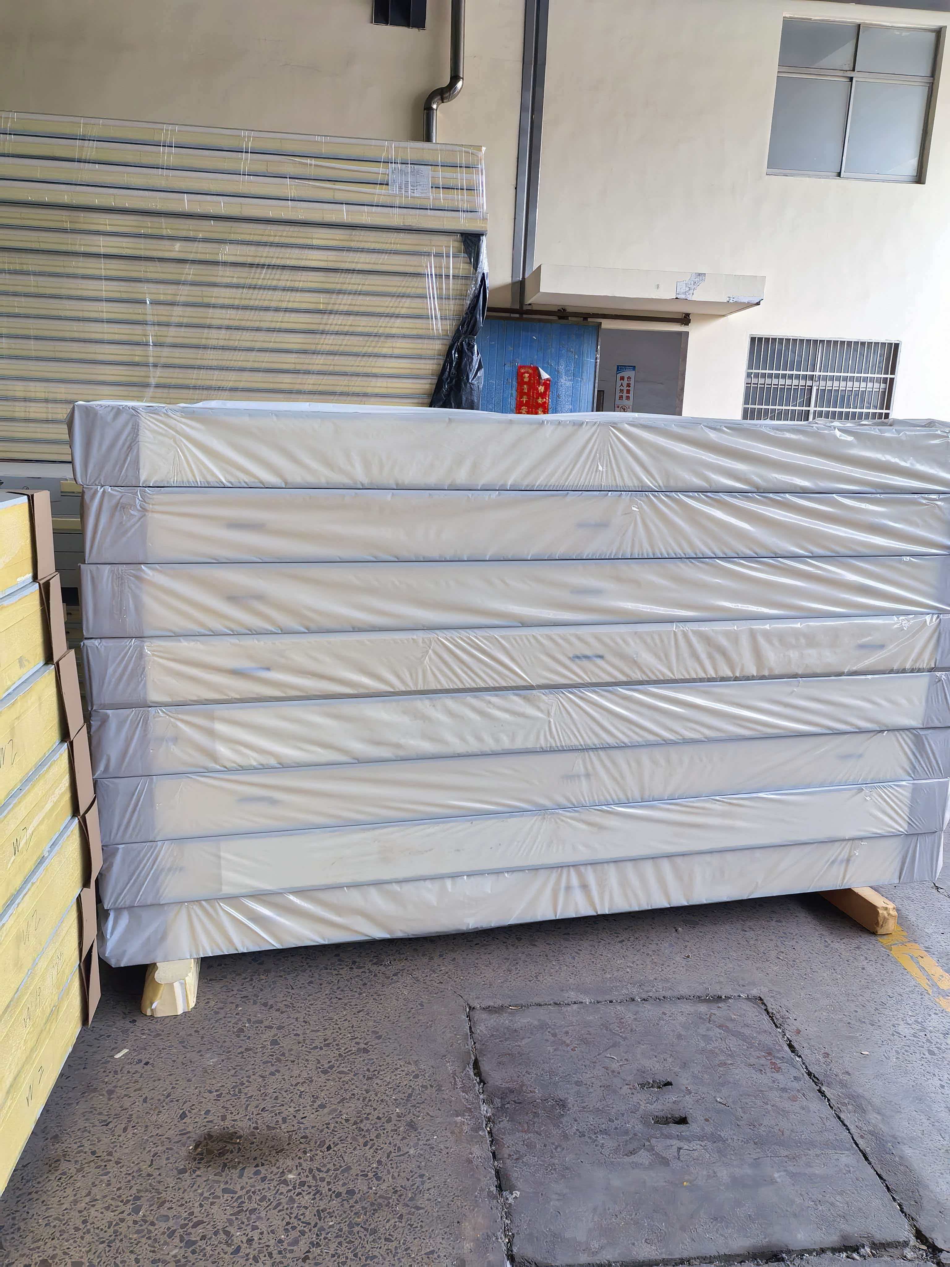 Cam lock type panel